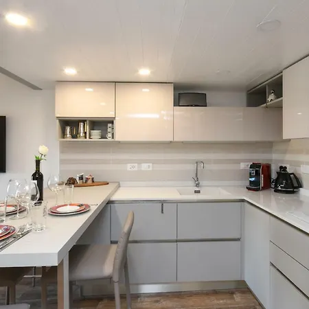 Costa D'oro Deluxe Apartament *